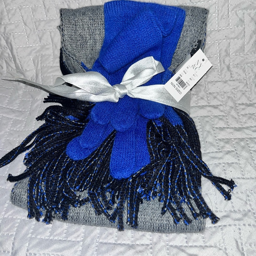 NY&C Matching scarf and glove set
